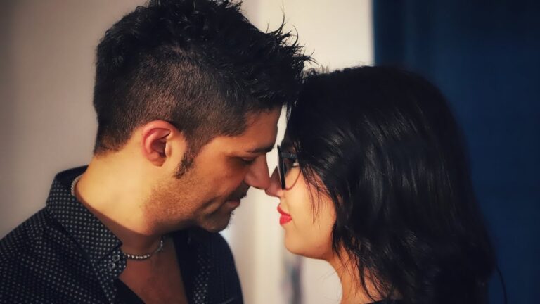 Amore e Contrasti: Una Trama Romantica Intensa