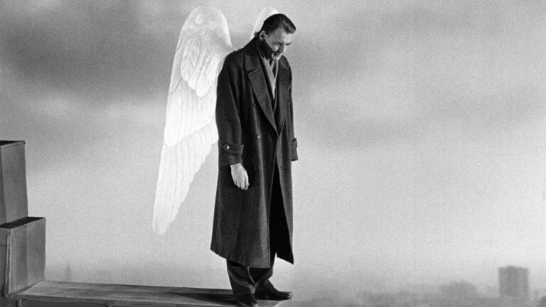 Analisi delle Sinossi nei Remake Cinematografici: Un Approccio Critico